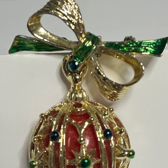 VTG Christmas Ball Ornament Brooch Enamel & Acrylic Movable Brooch Pin 1"x2.25 - Picture 4 of 13